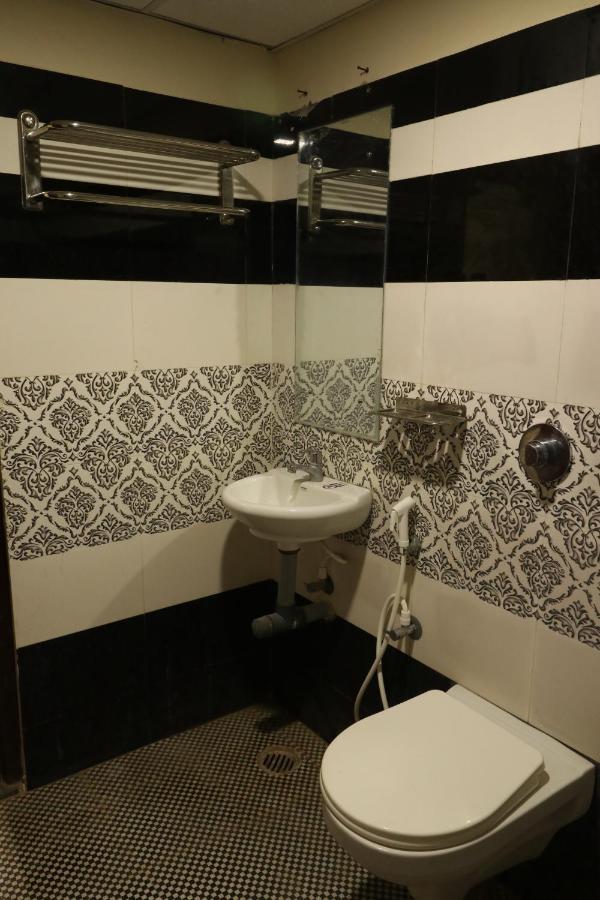 E S Residency Hotel Theni Esterno foto