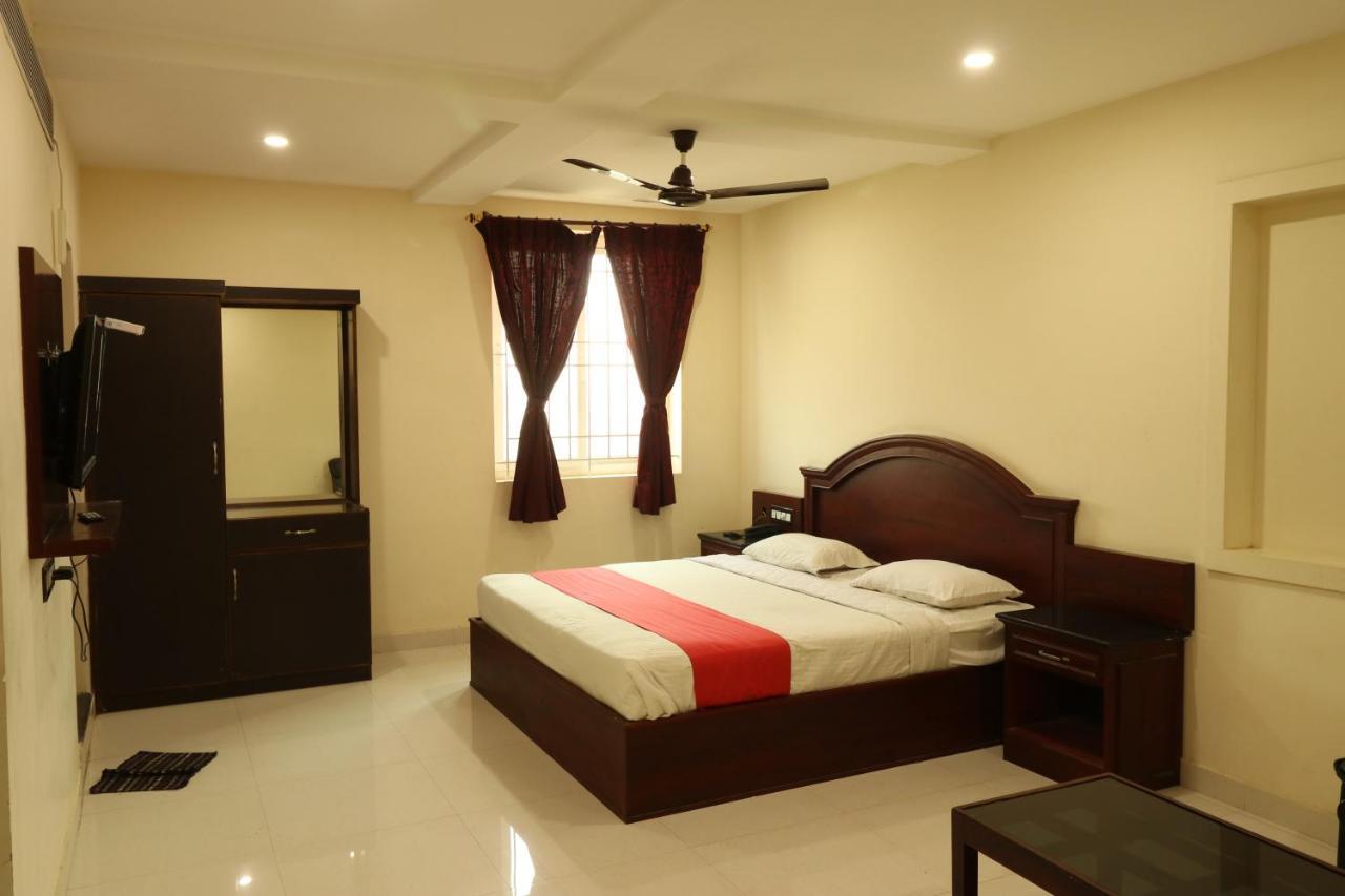 E S Residency Hotel Theni Esterno foto