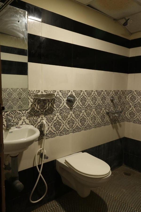 E S Residency Hotel Theni Esterno foto