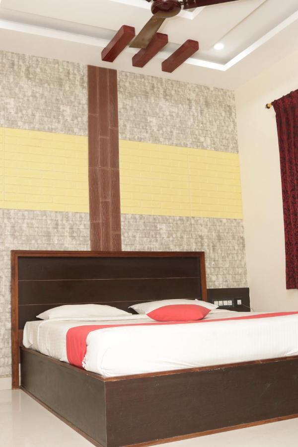 E S Residency Hotel Theni Esterno foto