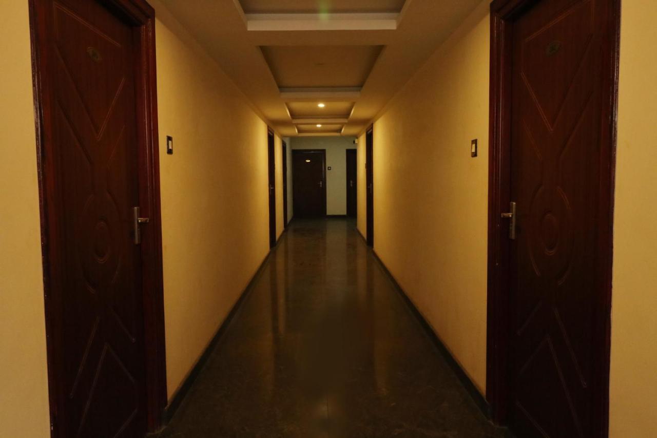 E S Residency Hotel Theni Esterno foto