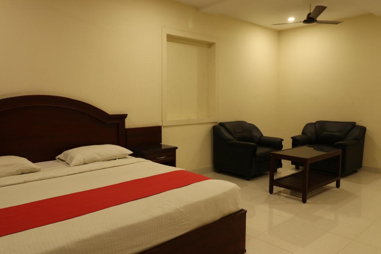 E S Residency Hotel Theni Esterno foto