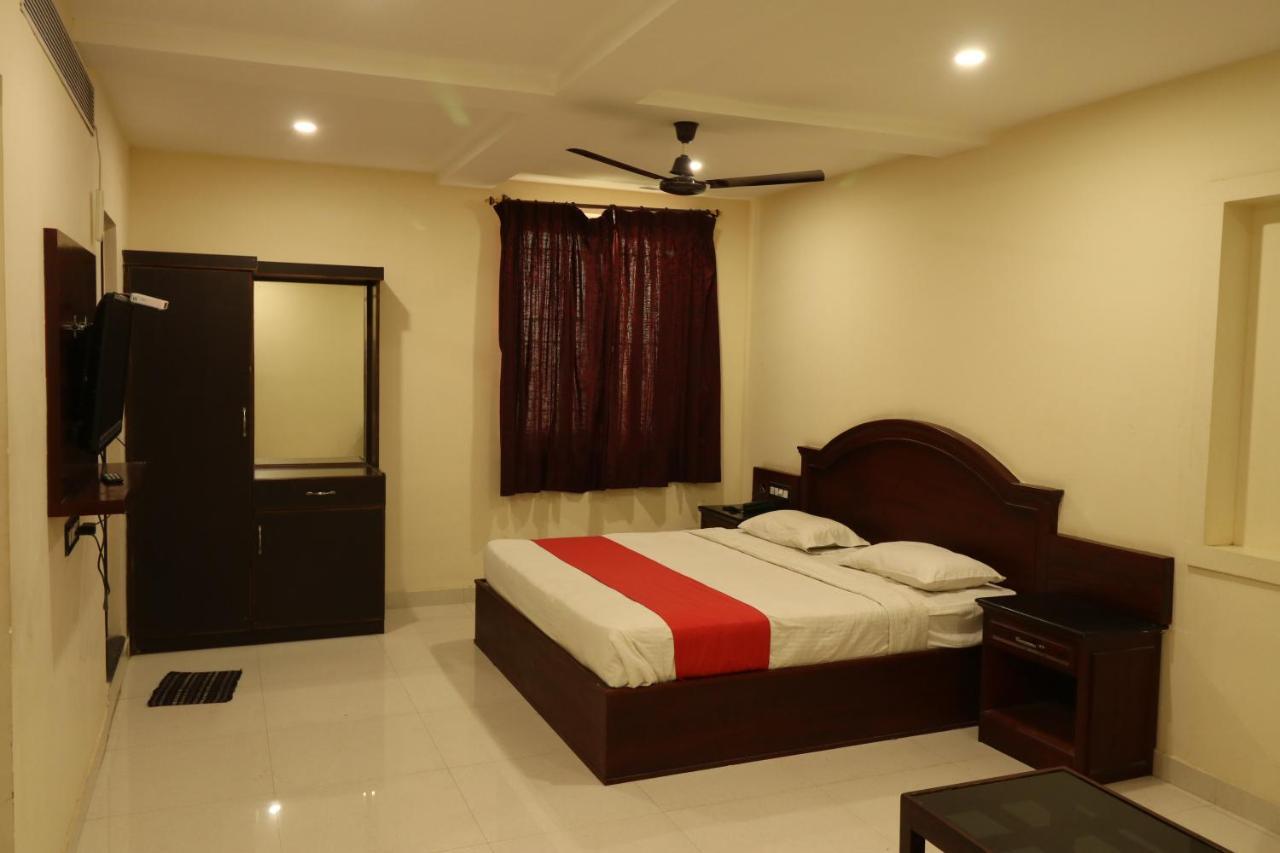 E S Residency Hotel Theni Esterno foto