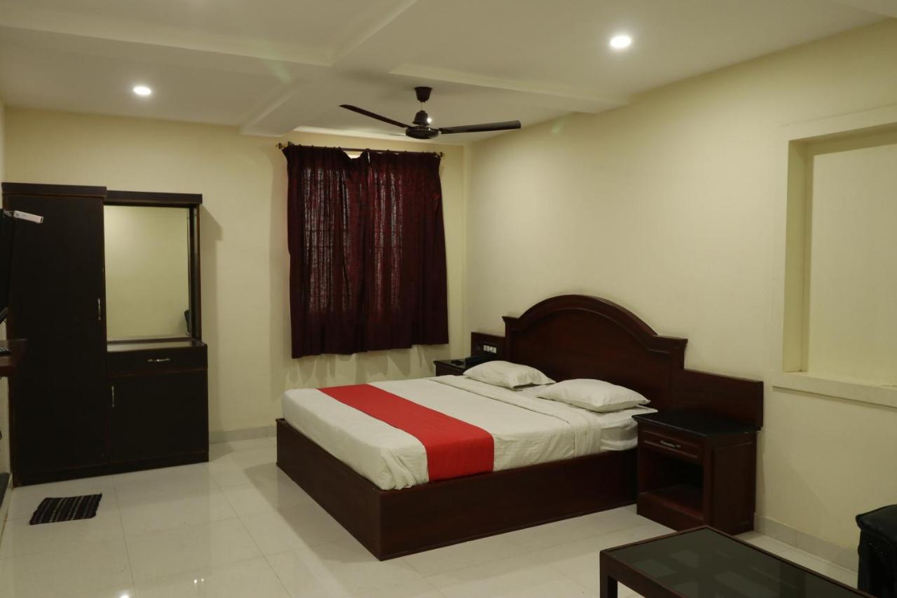 E S Residency Hotel Theni Esterno foto