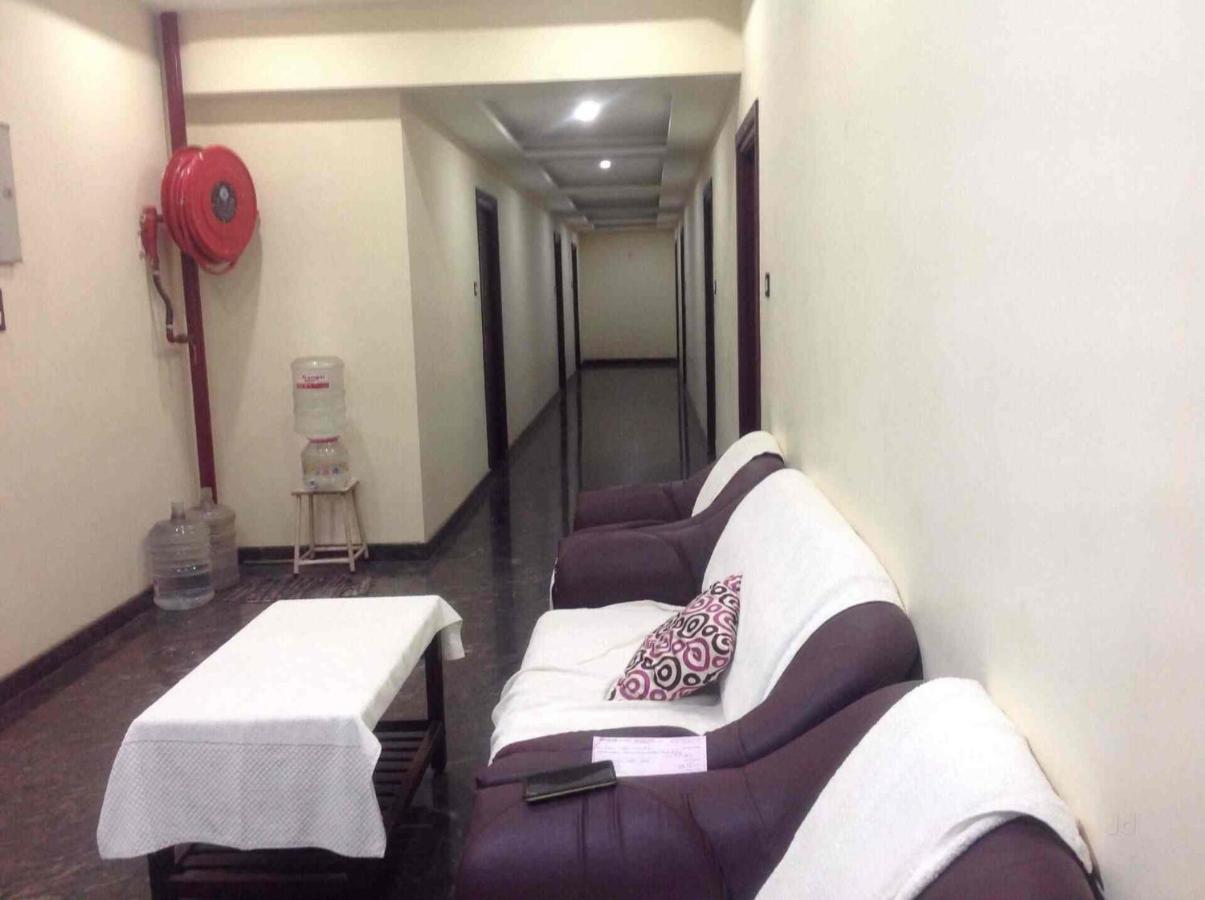 E S Residency Hotel Theni Esterno foto