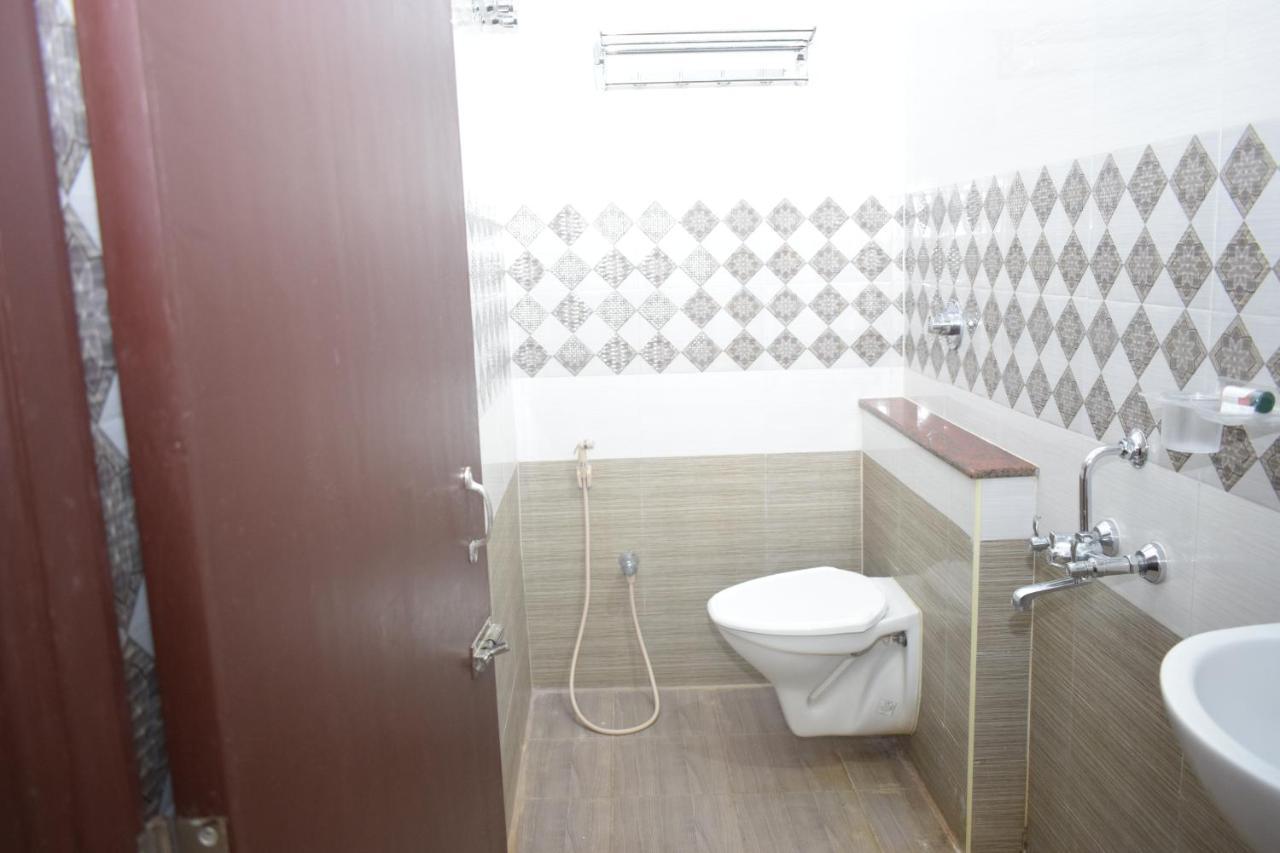 E S Residency Hotel Theni Esterno foto