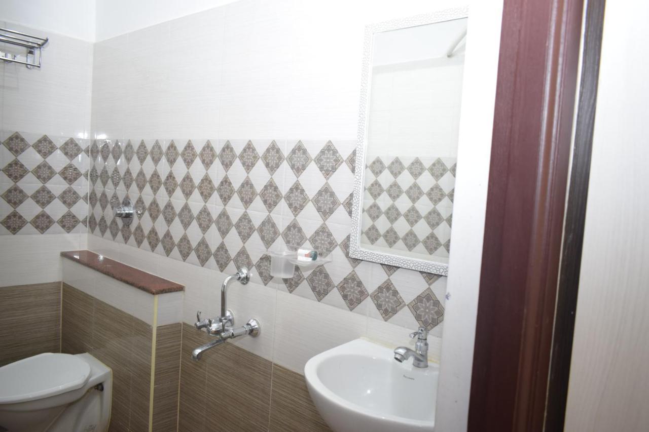 E S Residency Hotel Theni Esterno foto