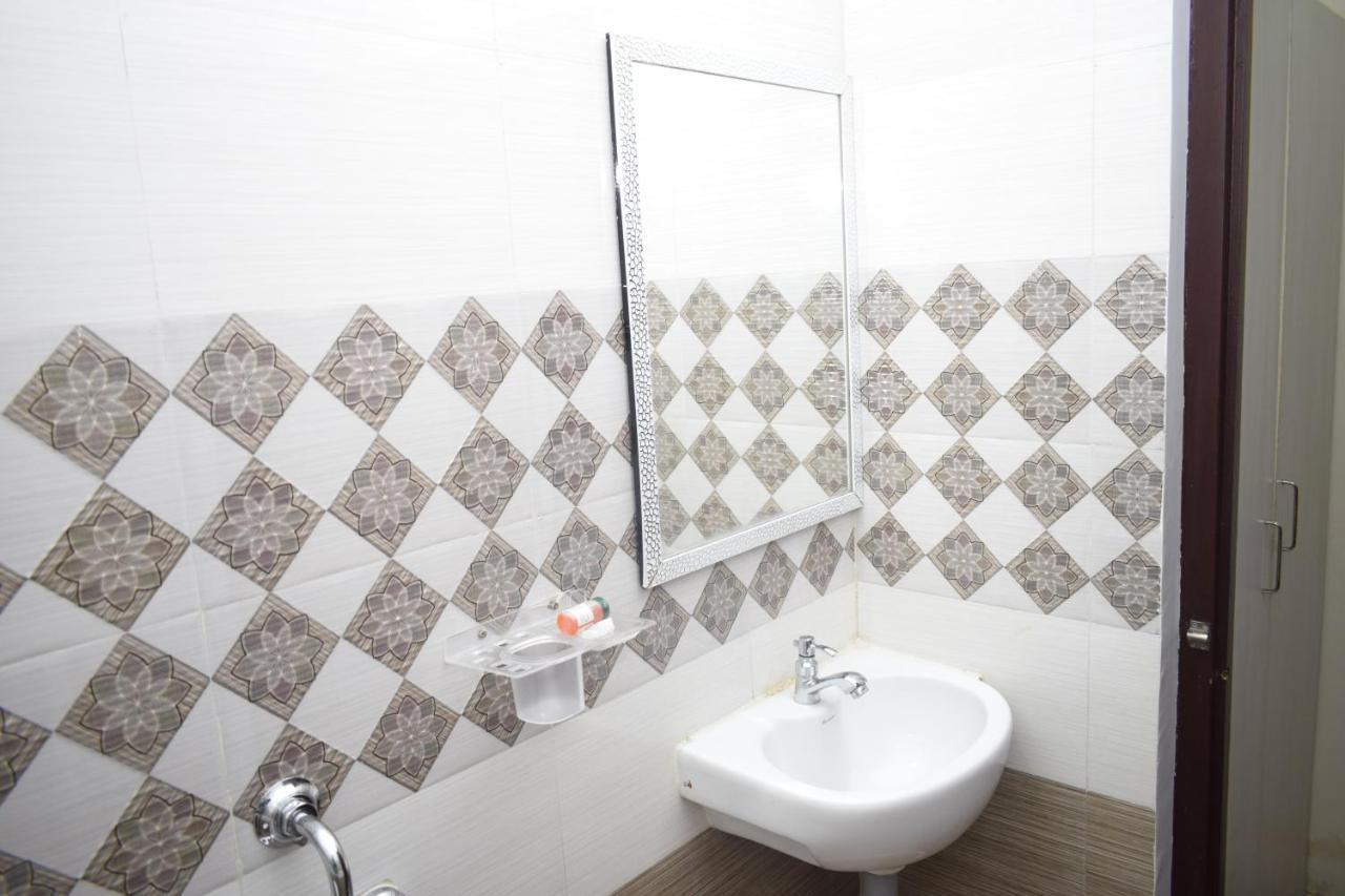 E S Residency Hotel Theni Esterno foto