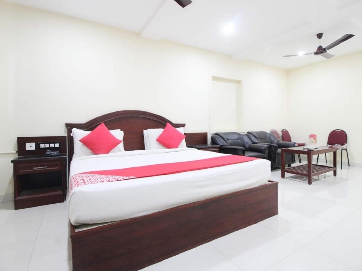E S Residency Hotel Theni Esterno foto