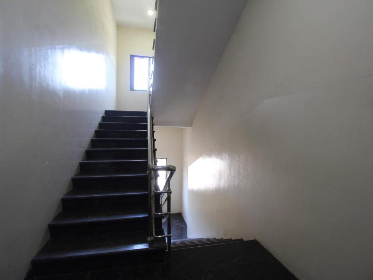 E S Residency Hotel Theni Esterno foto