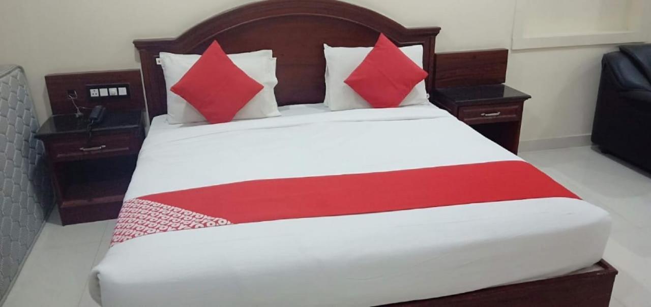 E S Residency Hotel Theni Esterno foto