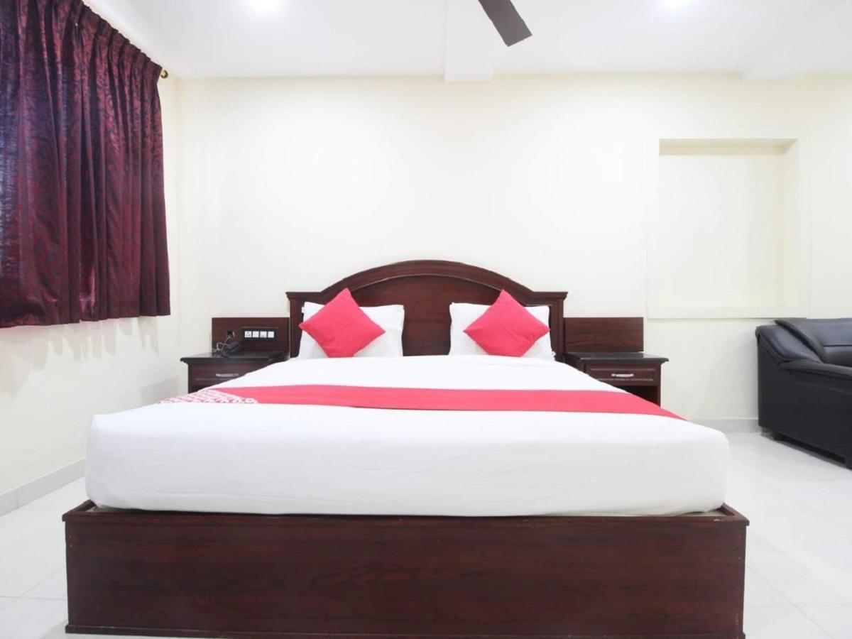E S Residency Hotel Theni Esterno foto