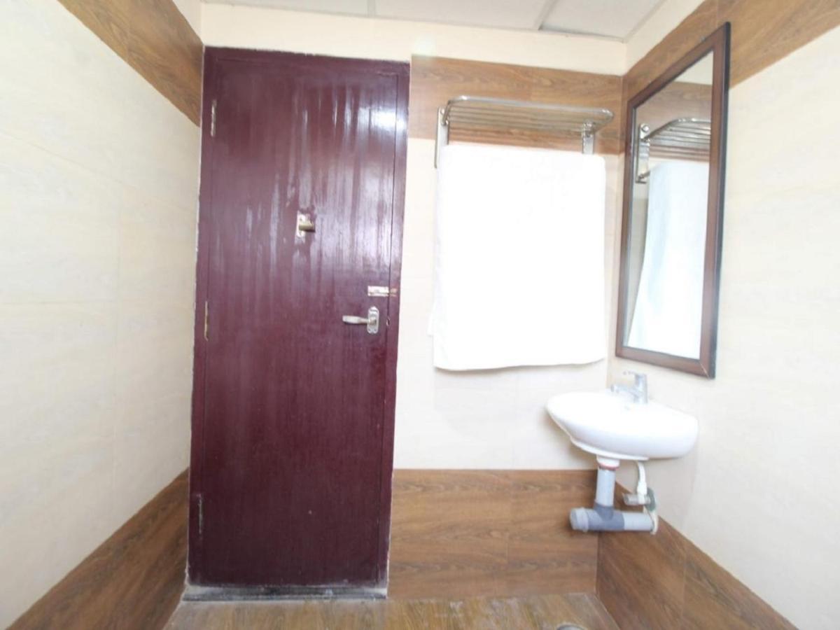 E S Residency Hotel Theni Esterno foto