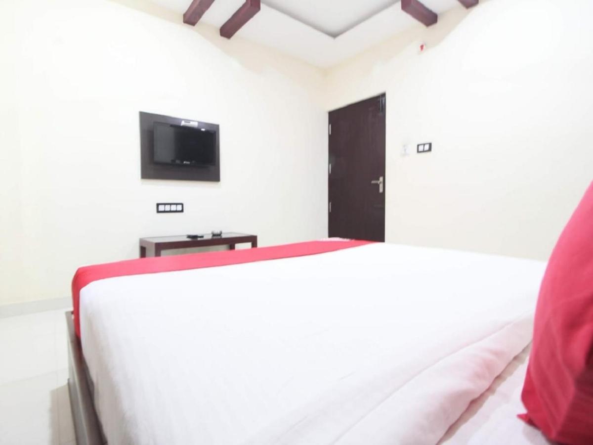 E S Residency Hotel Theni Esterno foto